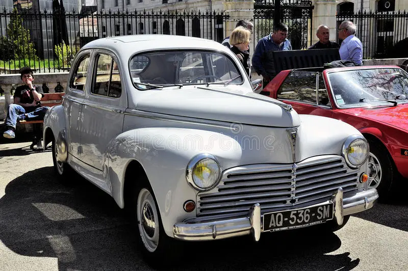 Peugeot 203 lançado em 1948